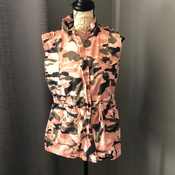 Pink camo lightweight zip up vest size medium - Picture 1 of 9